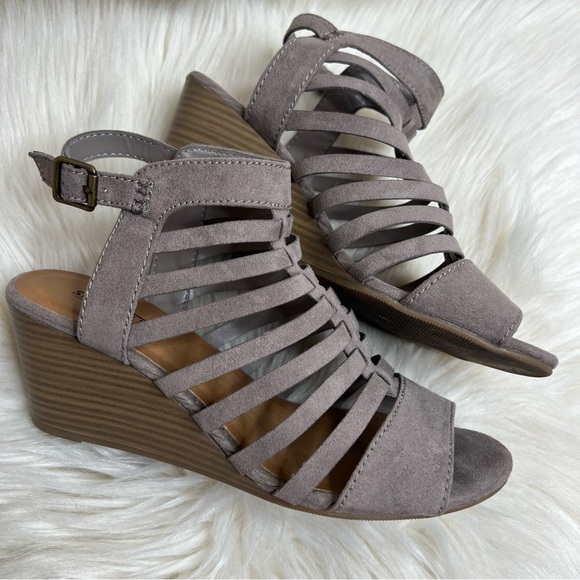 Seychelles Women's Faux Suede Strappy Wedge Sandals - Picture 4 of 9